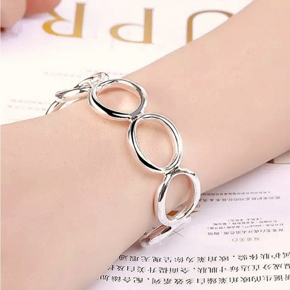 O Design Shaped Sterling Silver Bangle Bracelet - Picture 4 of 7